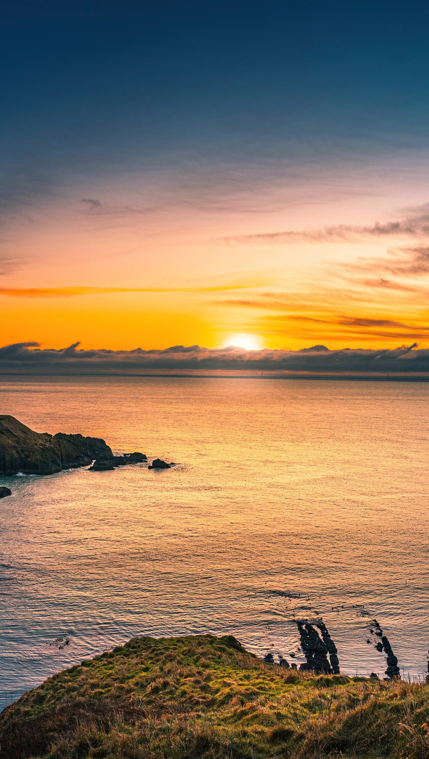 Amanecer en Costa Aberdeen en Escocia