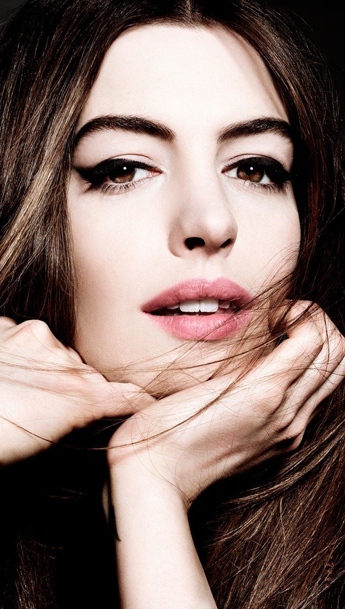 Anne Hathaway con cabello largo