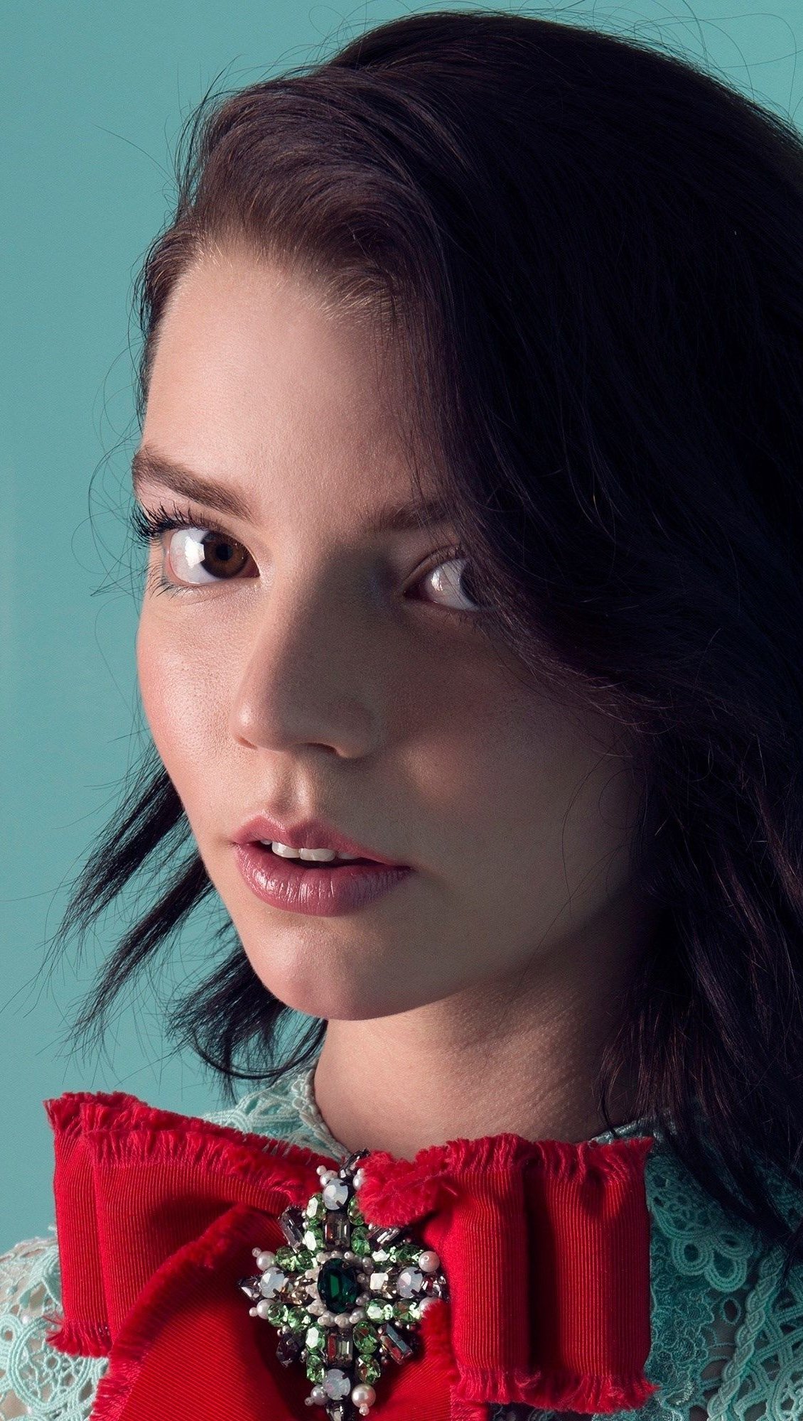 Anya Taylor Joy cabello oscuro