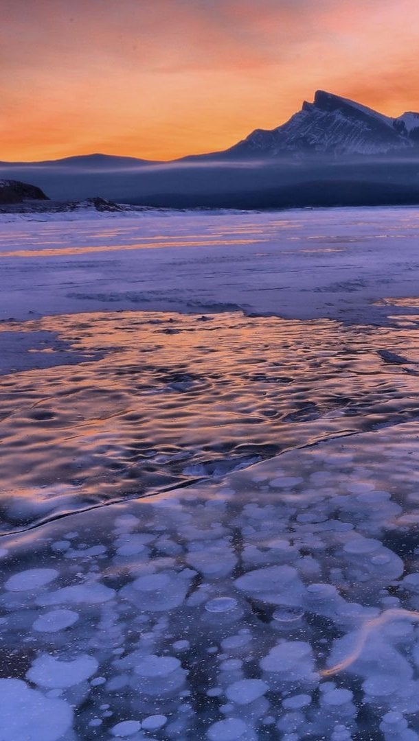 Atardecer en lago congelado