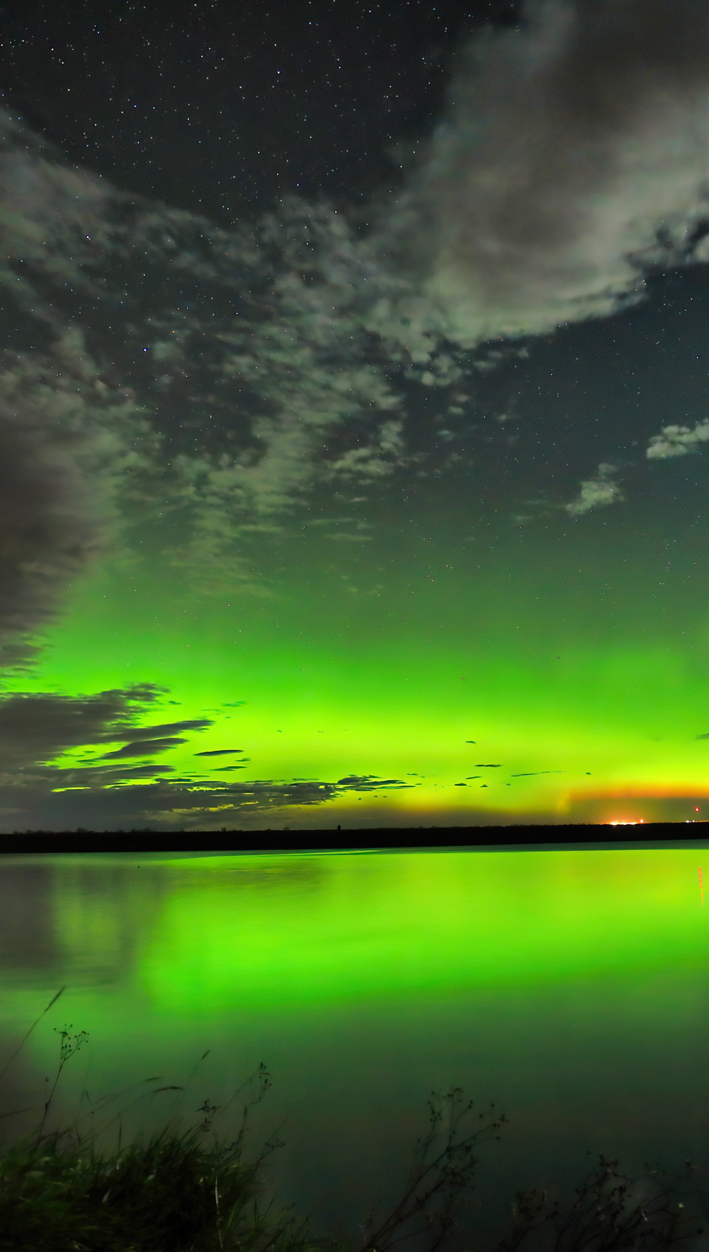 Aurora en lago