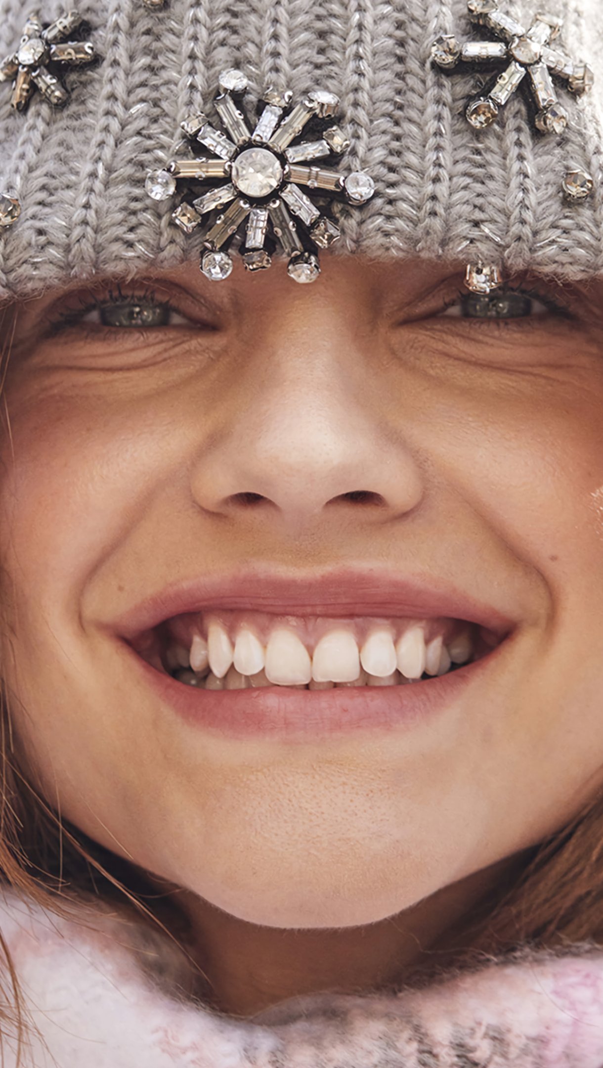 Barbara Palvin sonriendo