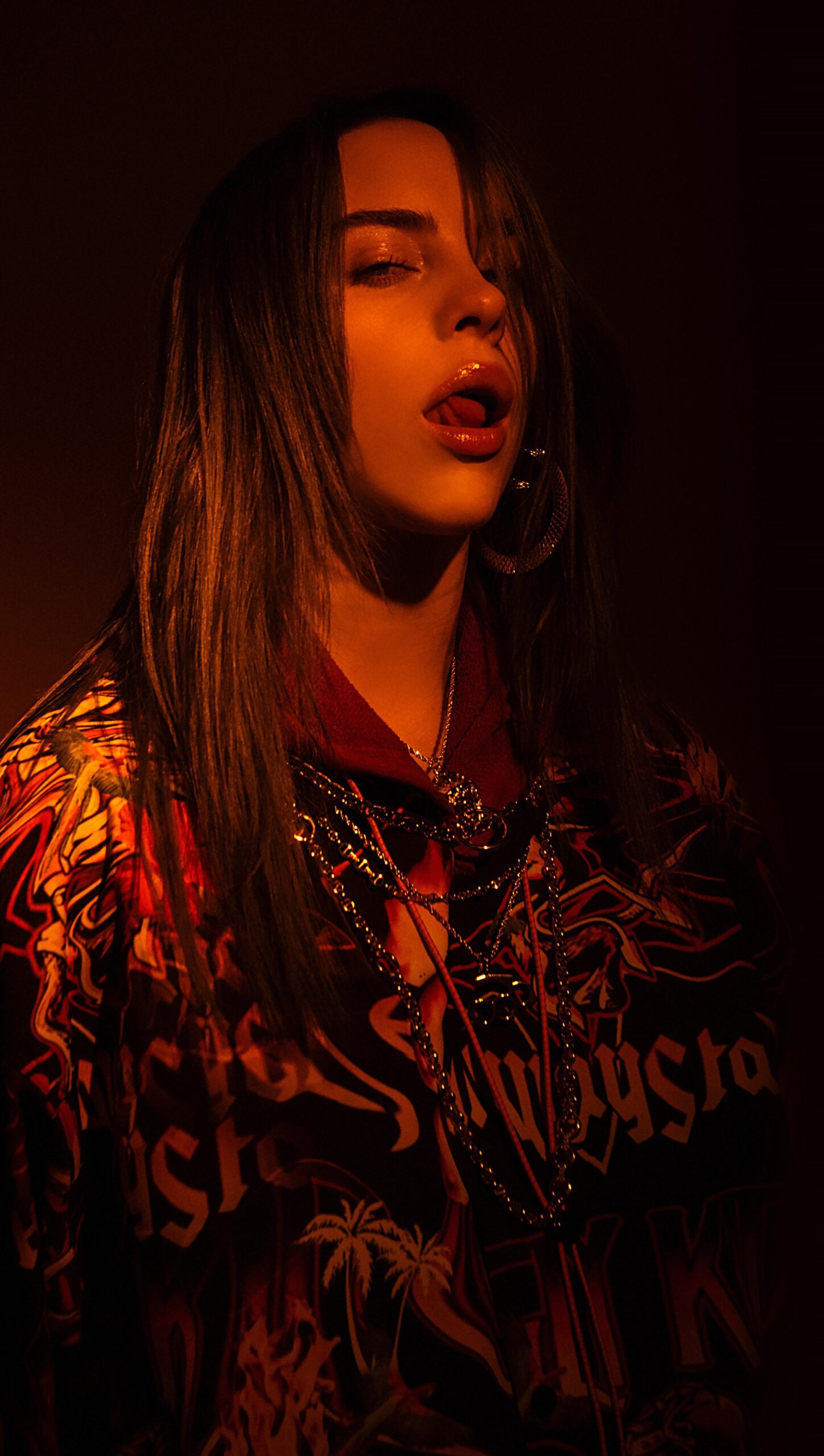 Billie Eilish Luces rojas