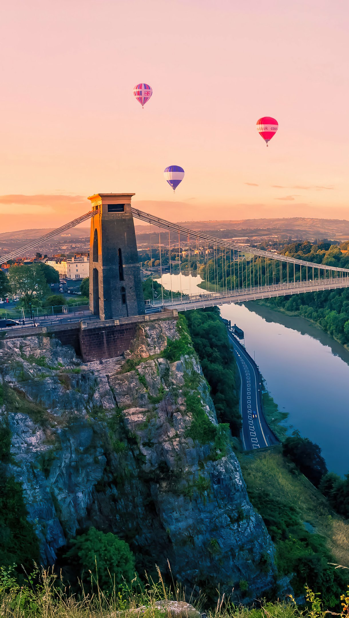 Bristol al atardecer con globos aerostatico