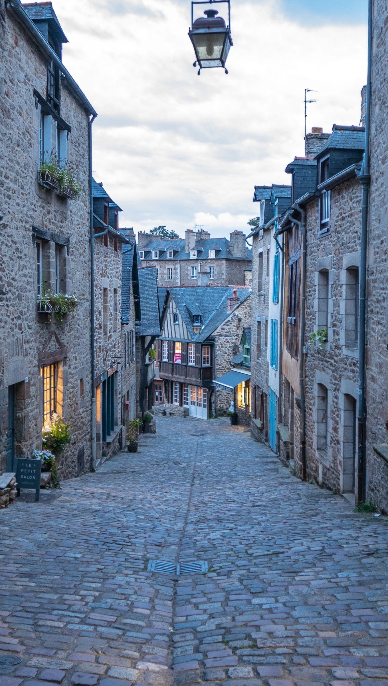 Callejón en ciudad europea