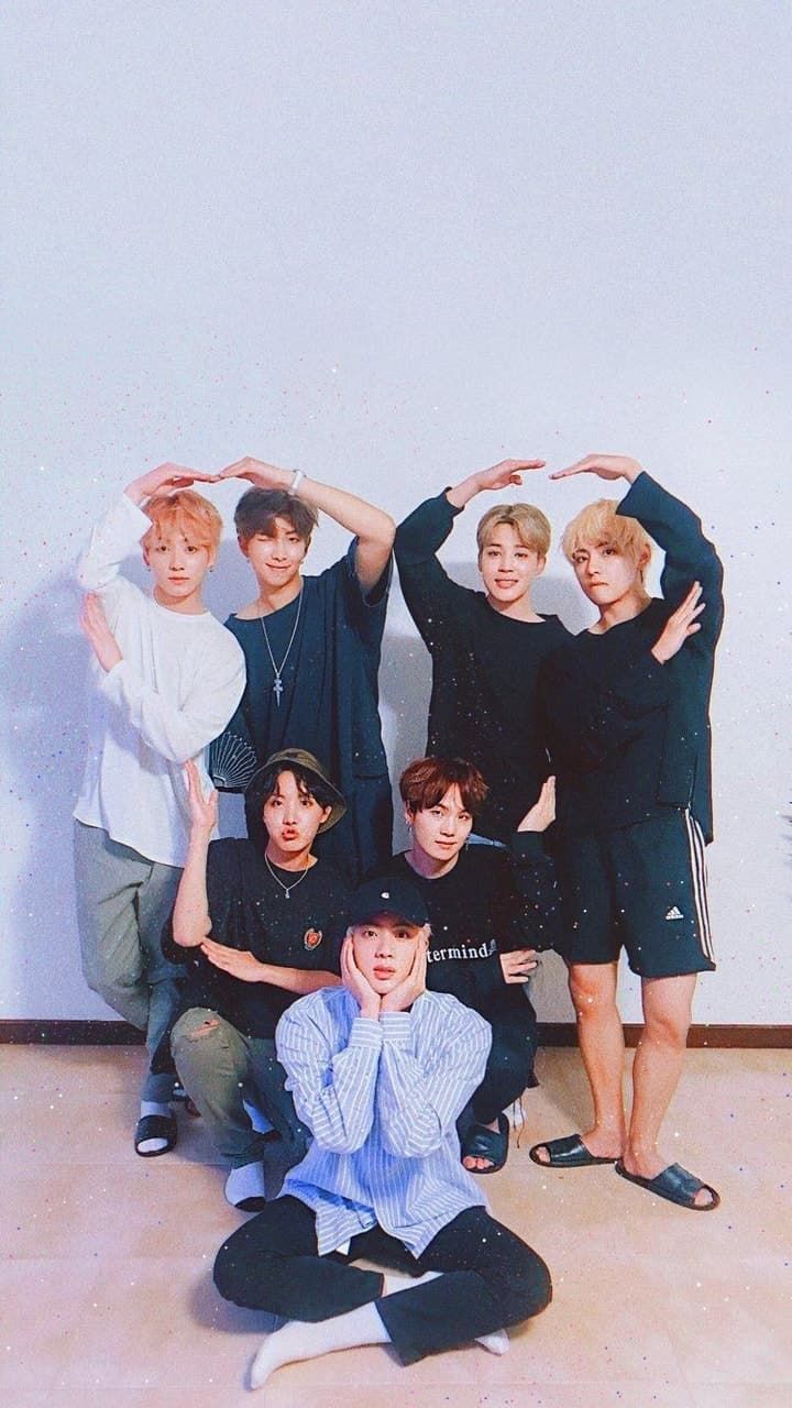 Cantates de BTS poses divertidas