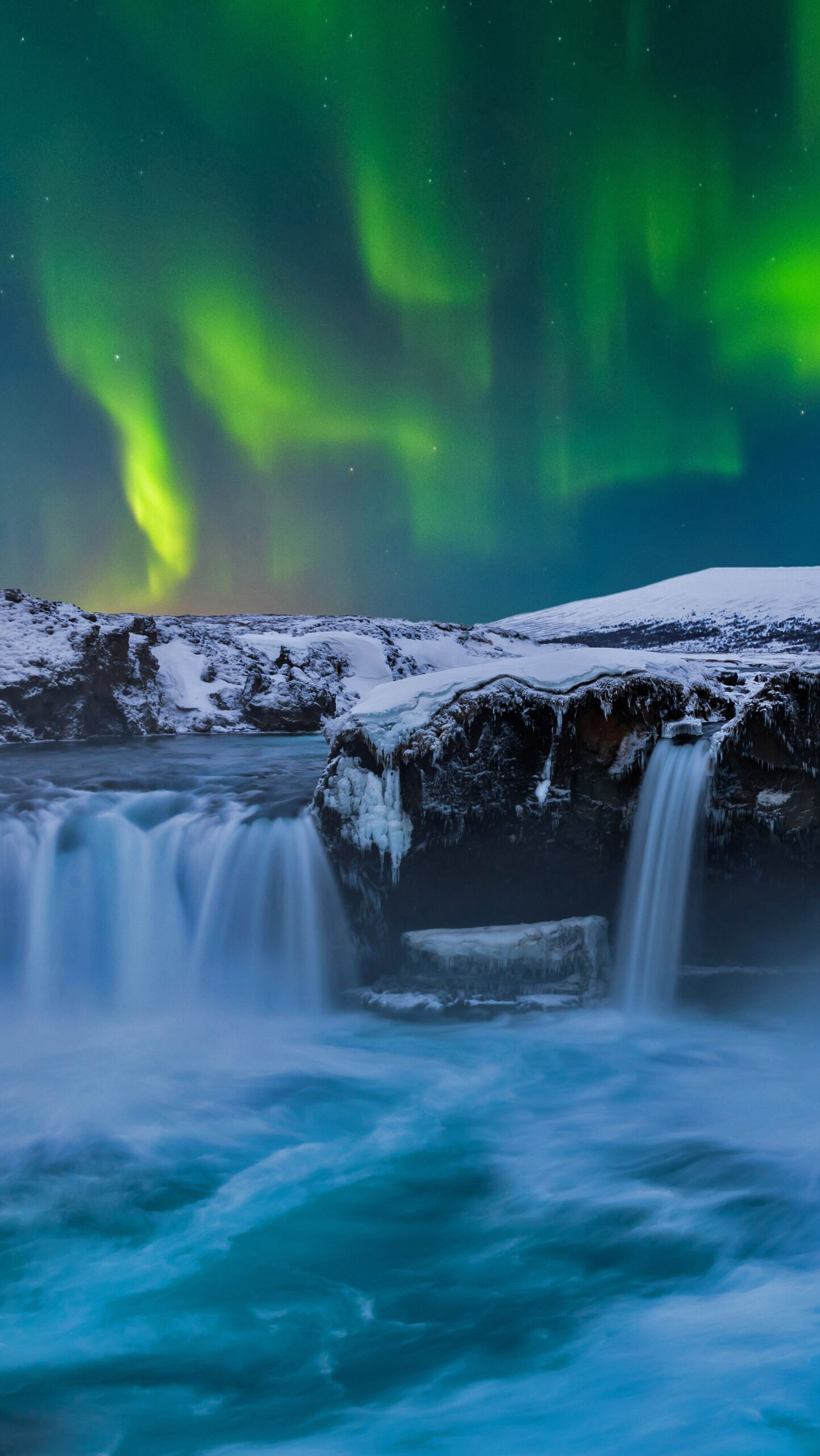 Cascadas con auroras polares