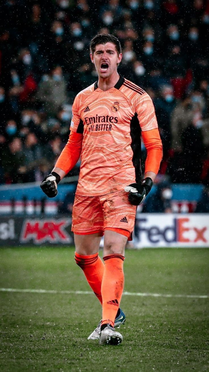 Courtois arquero celebra gol y victoria