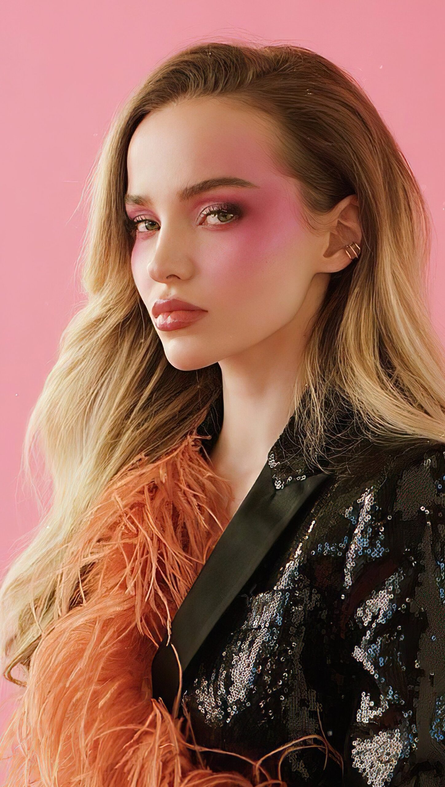 Dove Cameron Revista Schon