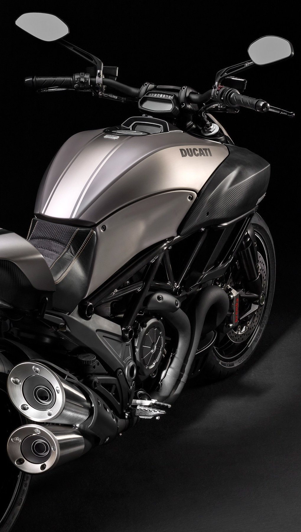 Ducati Diavel Titanium negra