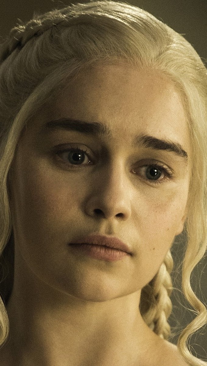 Emilia Clarke como Daenerys en Juego de tronos