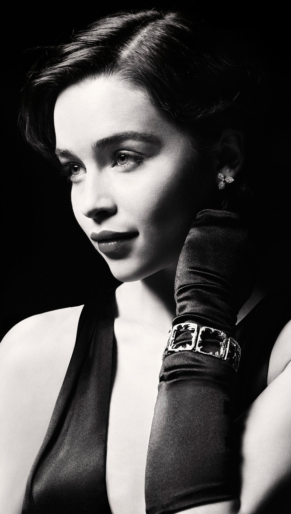 Emilia Clarke en blanco y negro