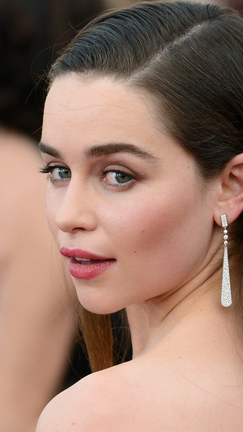 Emilia Clarke en la alfombra roja