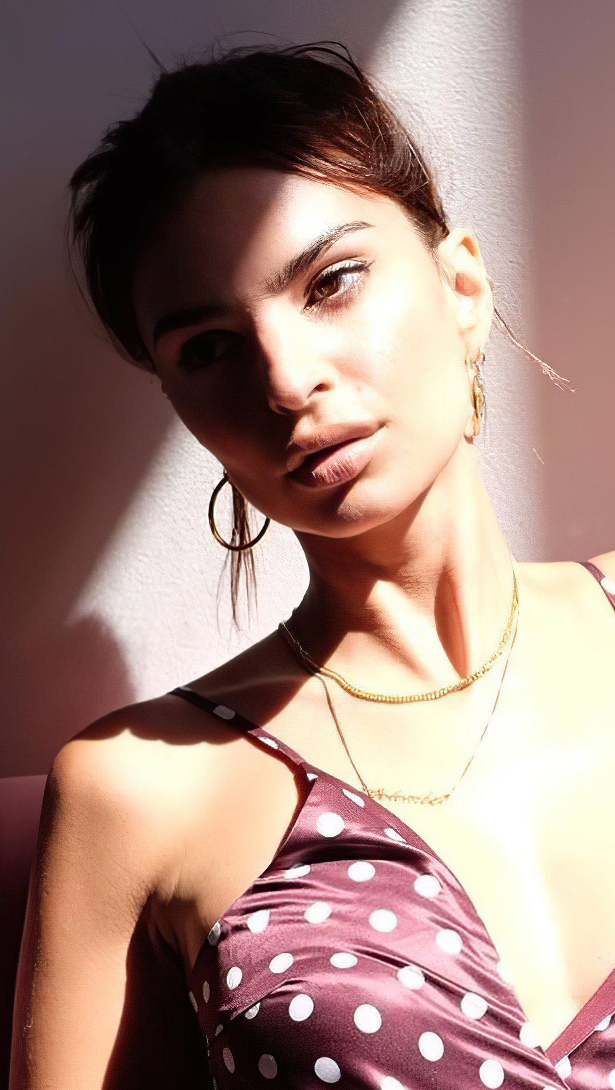 Emily Ratajkowski a la luz del sol