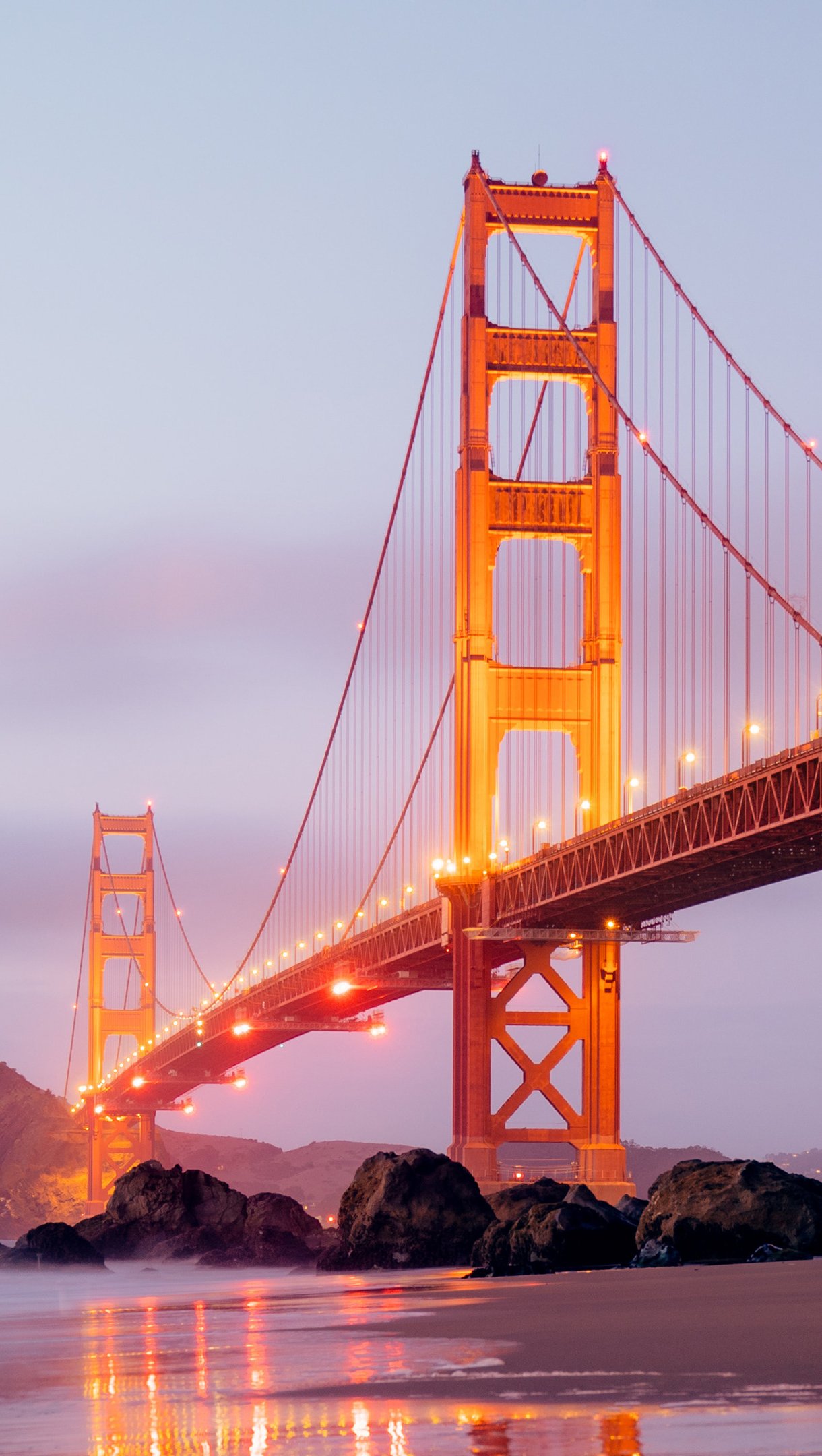 Golden Gate con luces encendidas