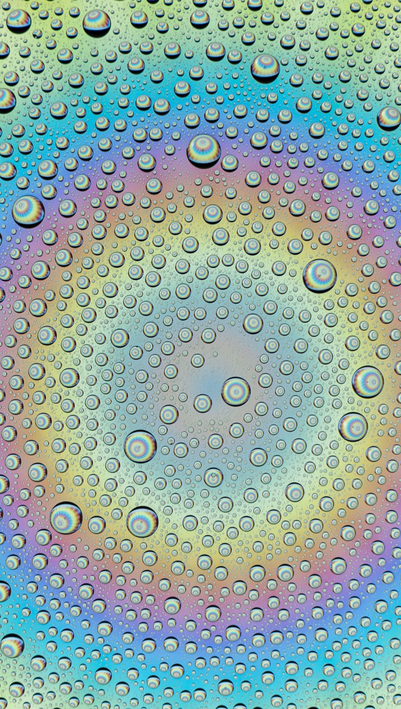 Gotas de agua con degradado colorido