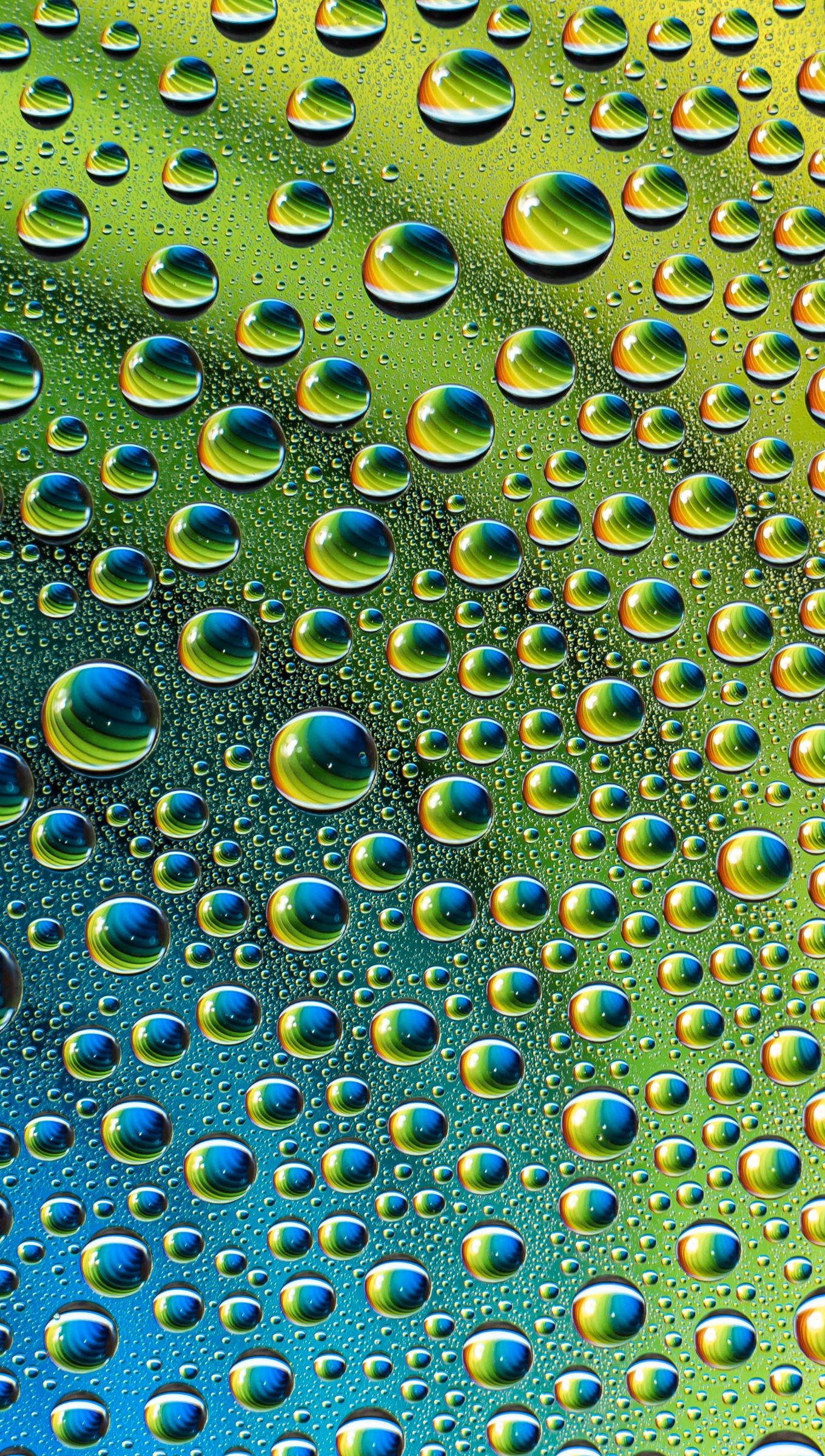 Gotas de agua con degradado de colores