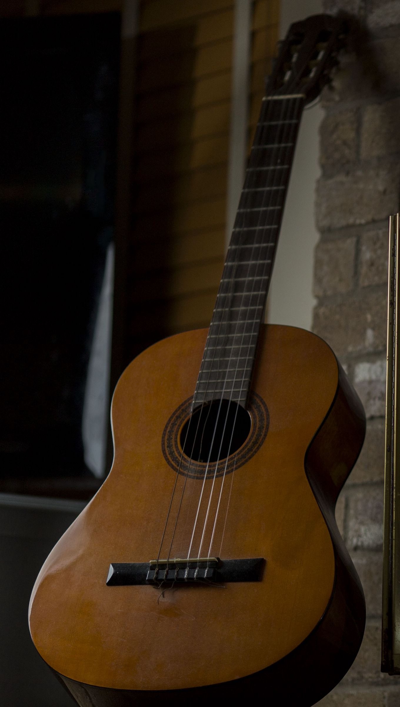 Guitarra en habitación