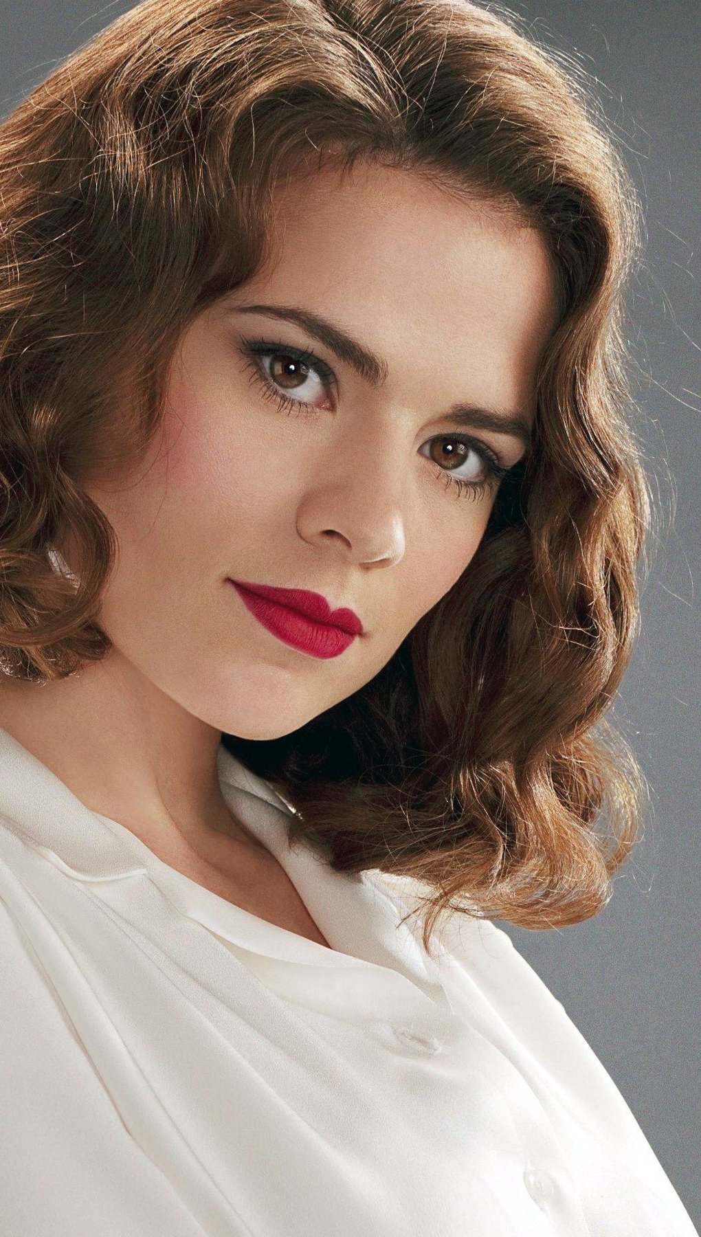 Hayley Atwell como Peggy Carter