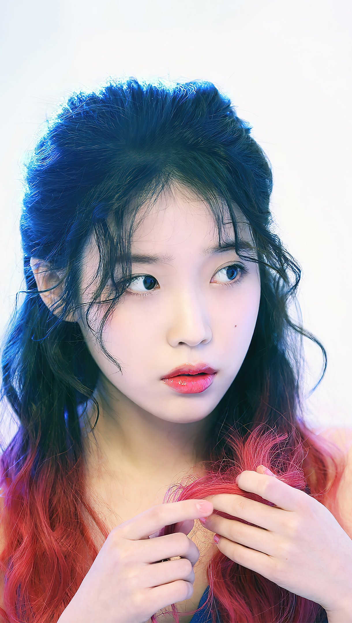 IU cabello con puntas rojas Kpop