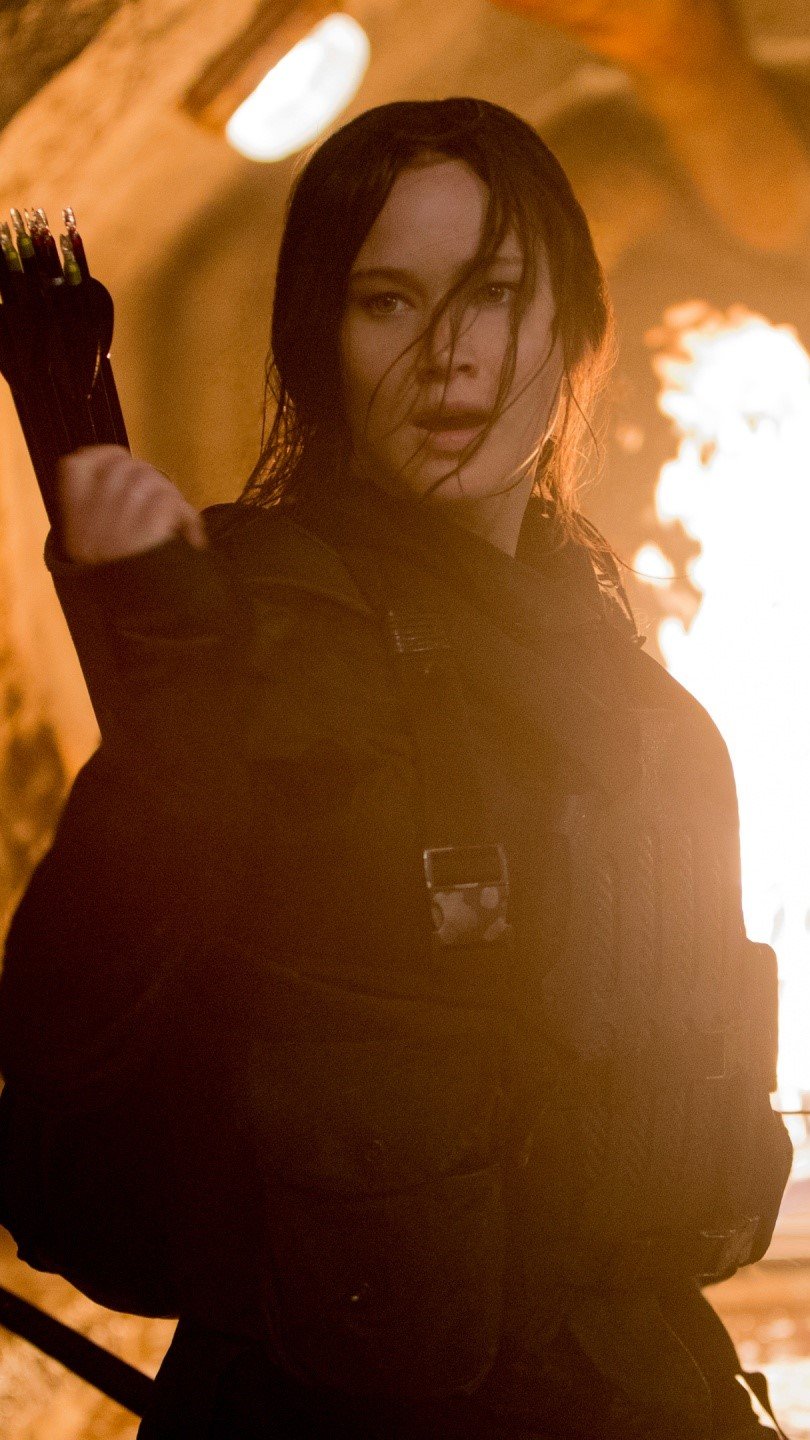 Katniss lanzando una flecha