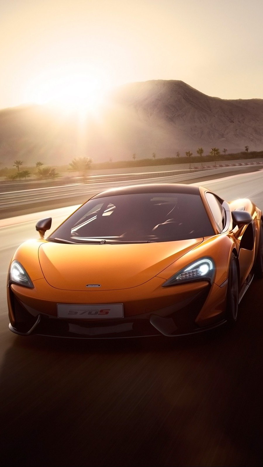 Mclaren 570S en una carretera