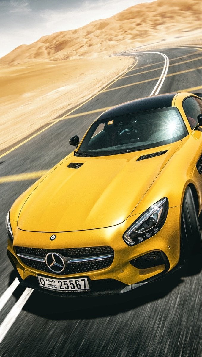 Mercedes Benz AMG GT S amarillo