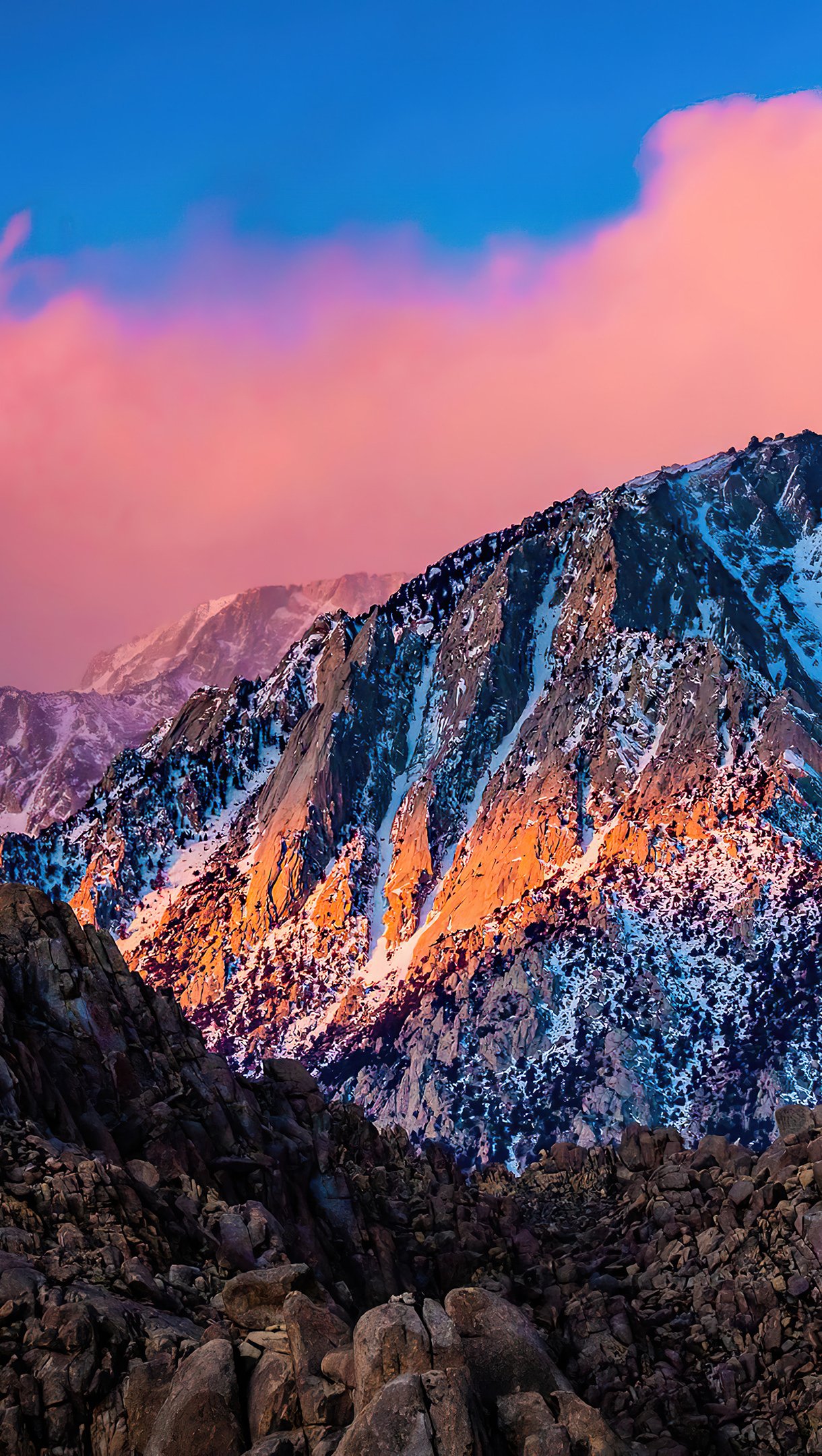 Montaña al atardecer en California