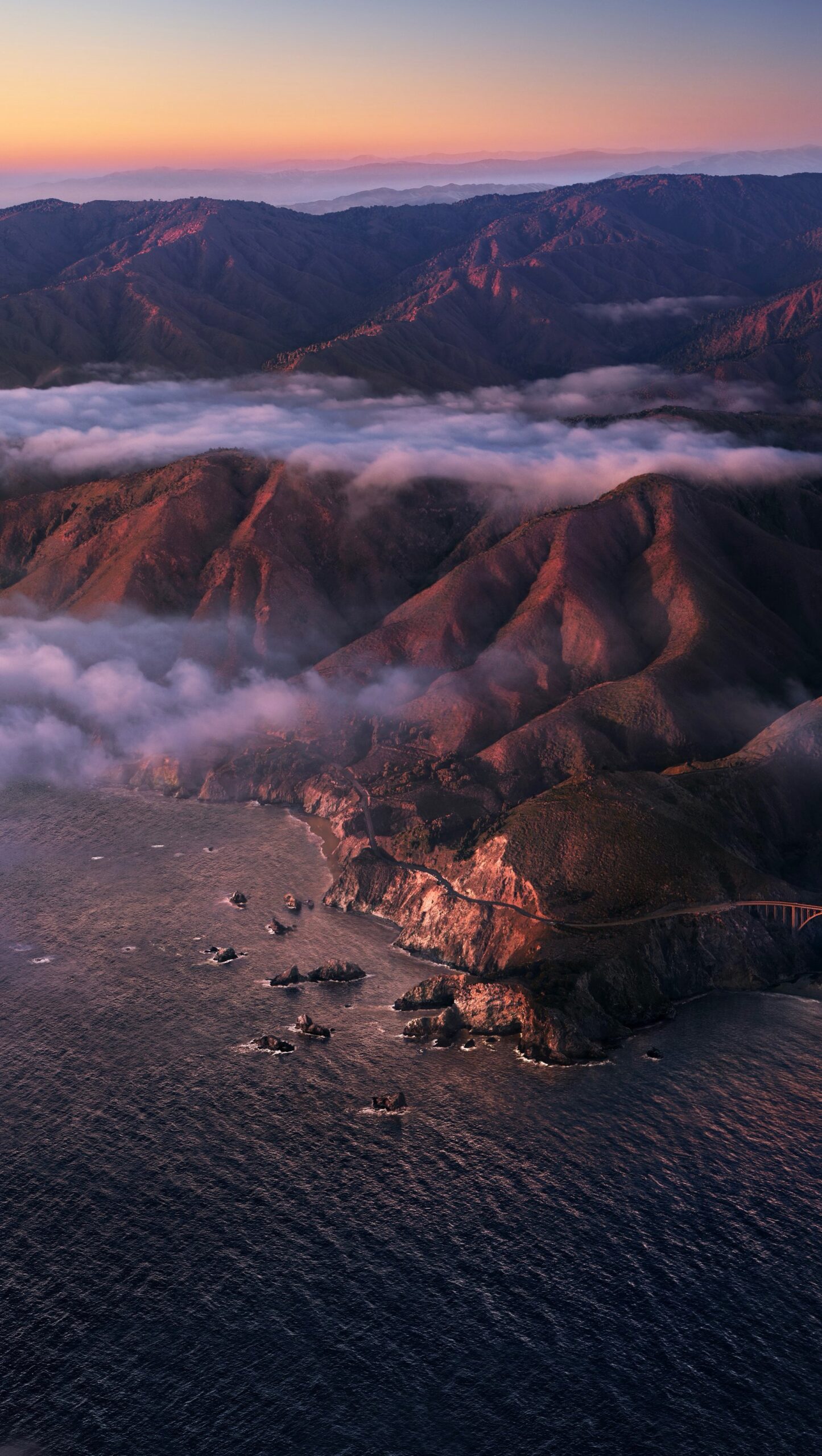 Montañas con niebla