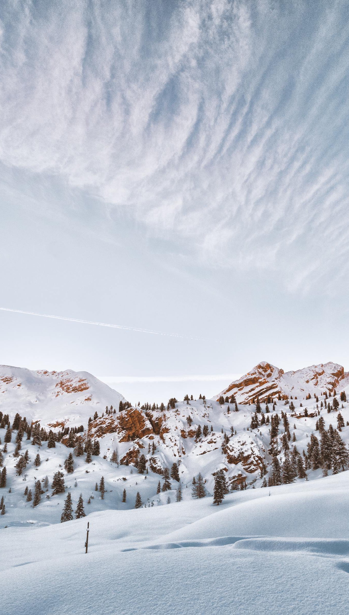 Montañas cubiertas en nieve