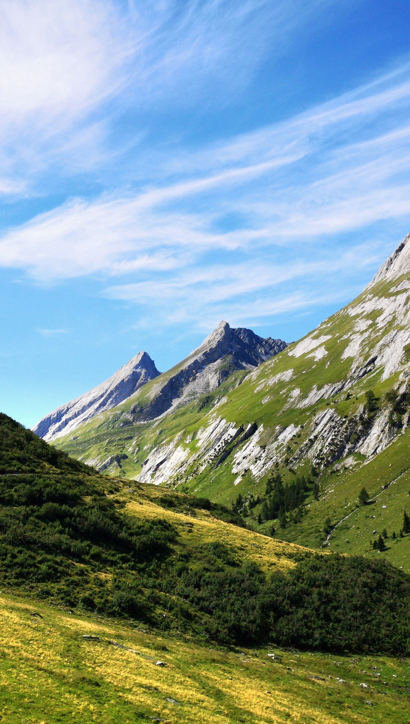 Montañas en paisaje verde