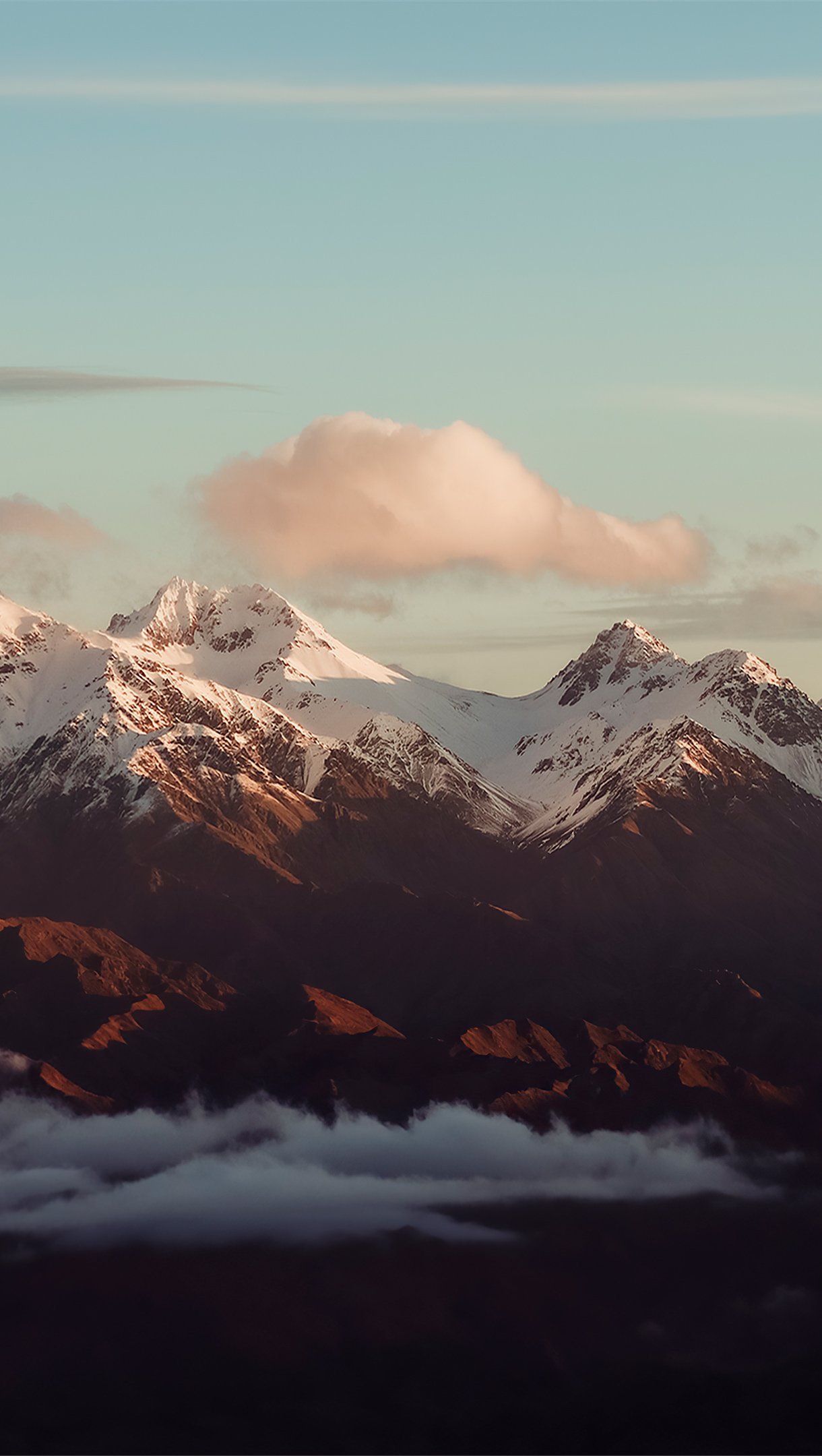 Nubes cerca de montañas