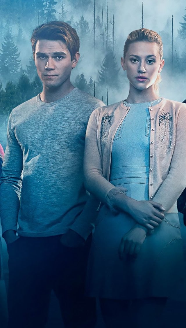 Personajes de Riverdale en el bosque