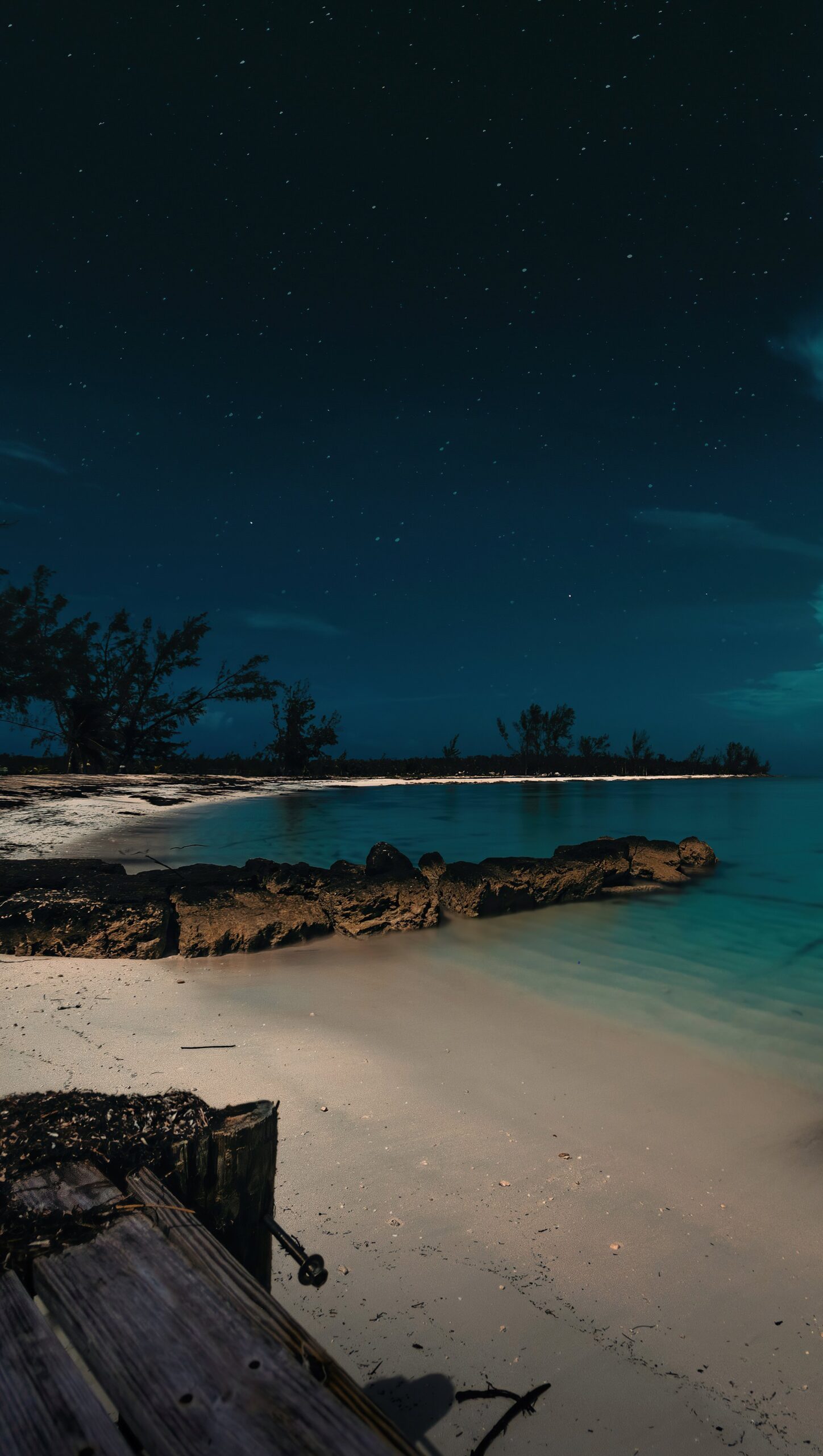 Playa nocturna en las Bahamas