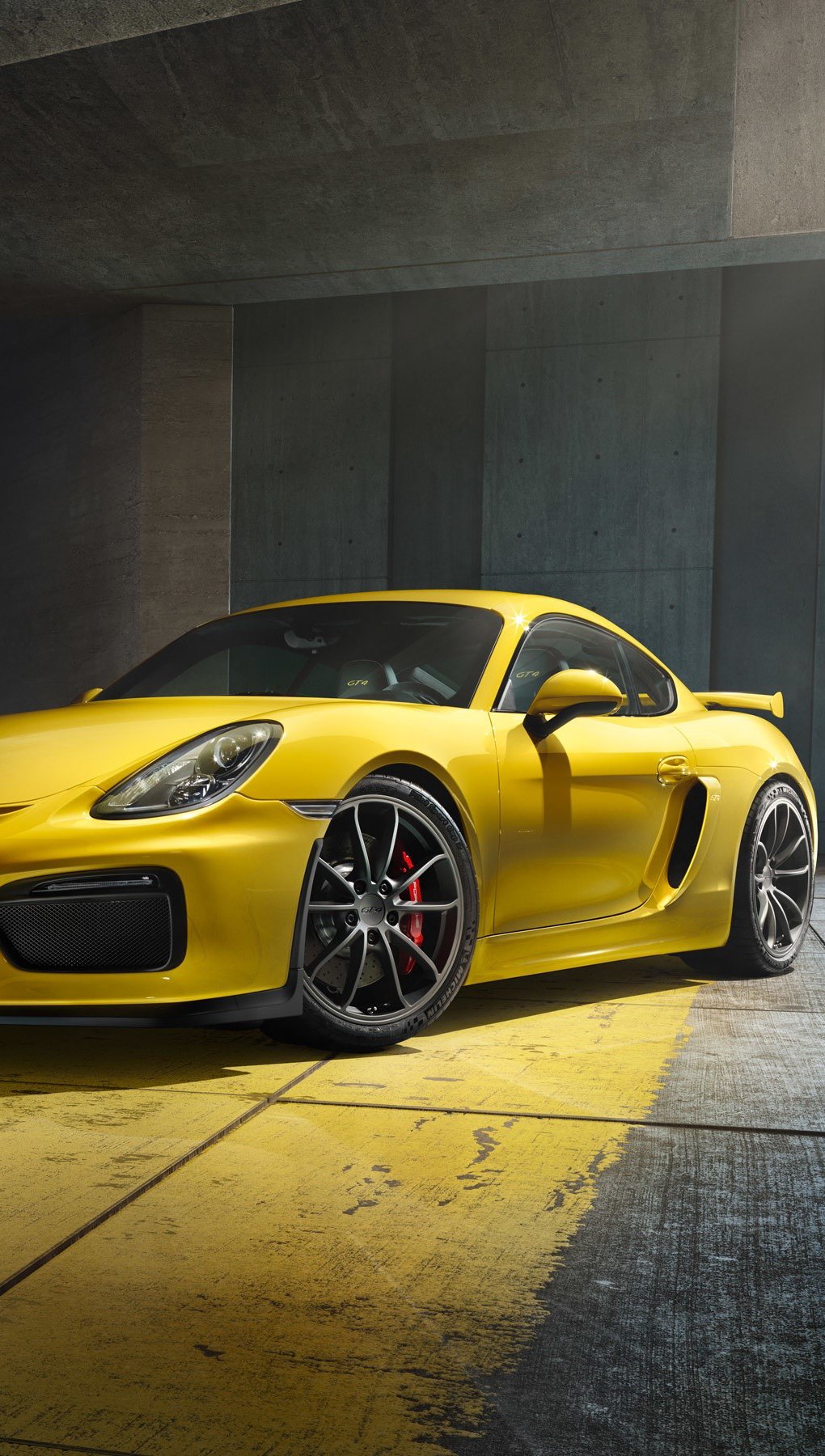 Porsche Cayman GT4 amarillo