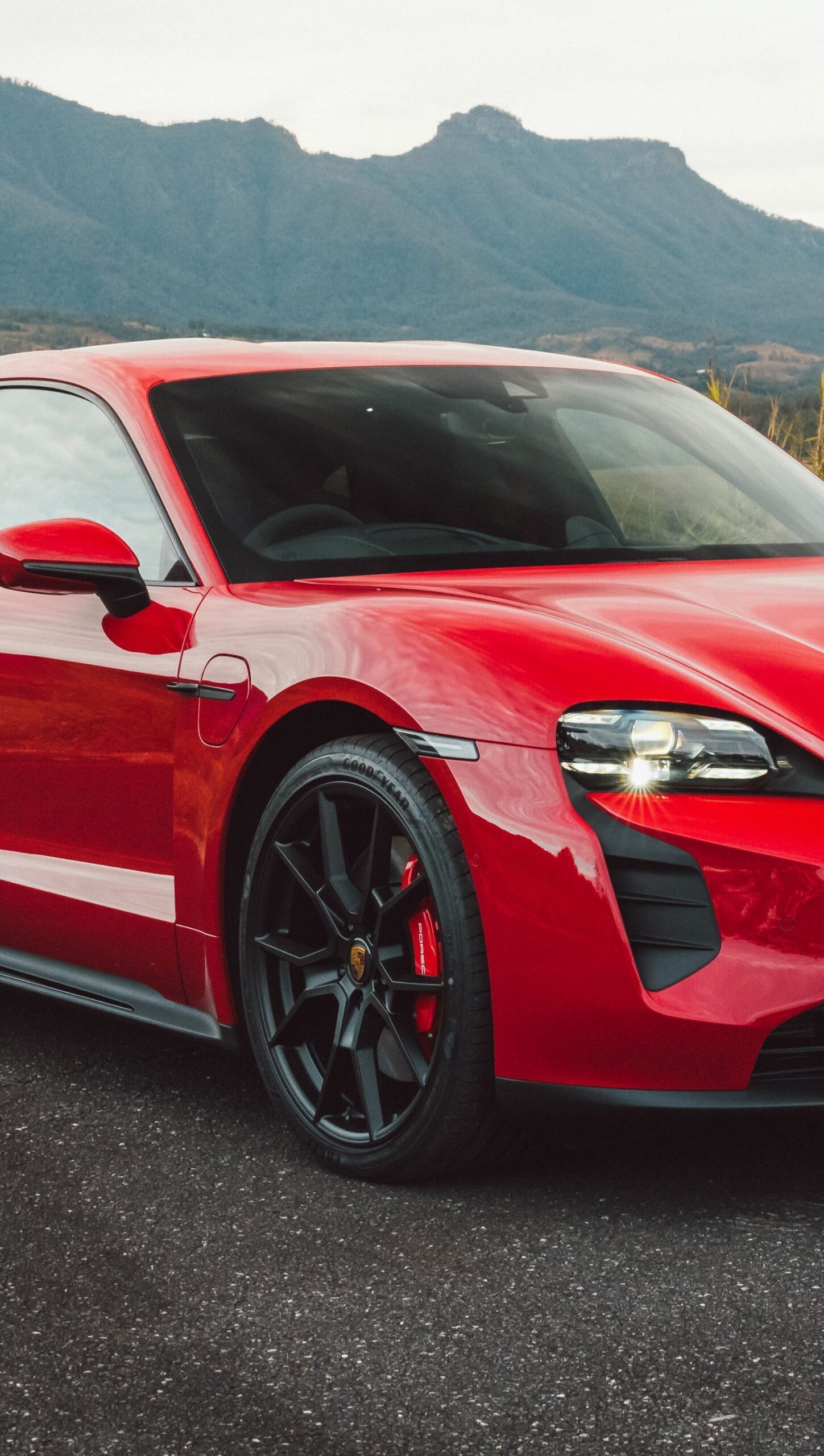 Porsche Taycan GTS 2022 rojo