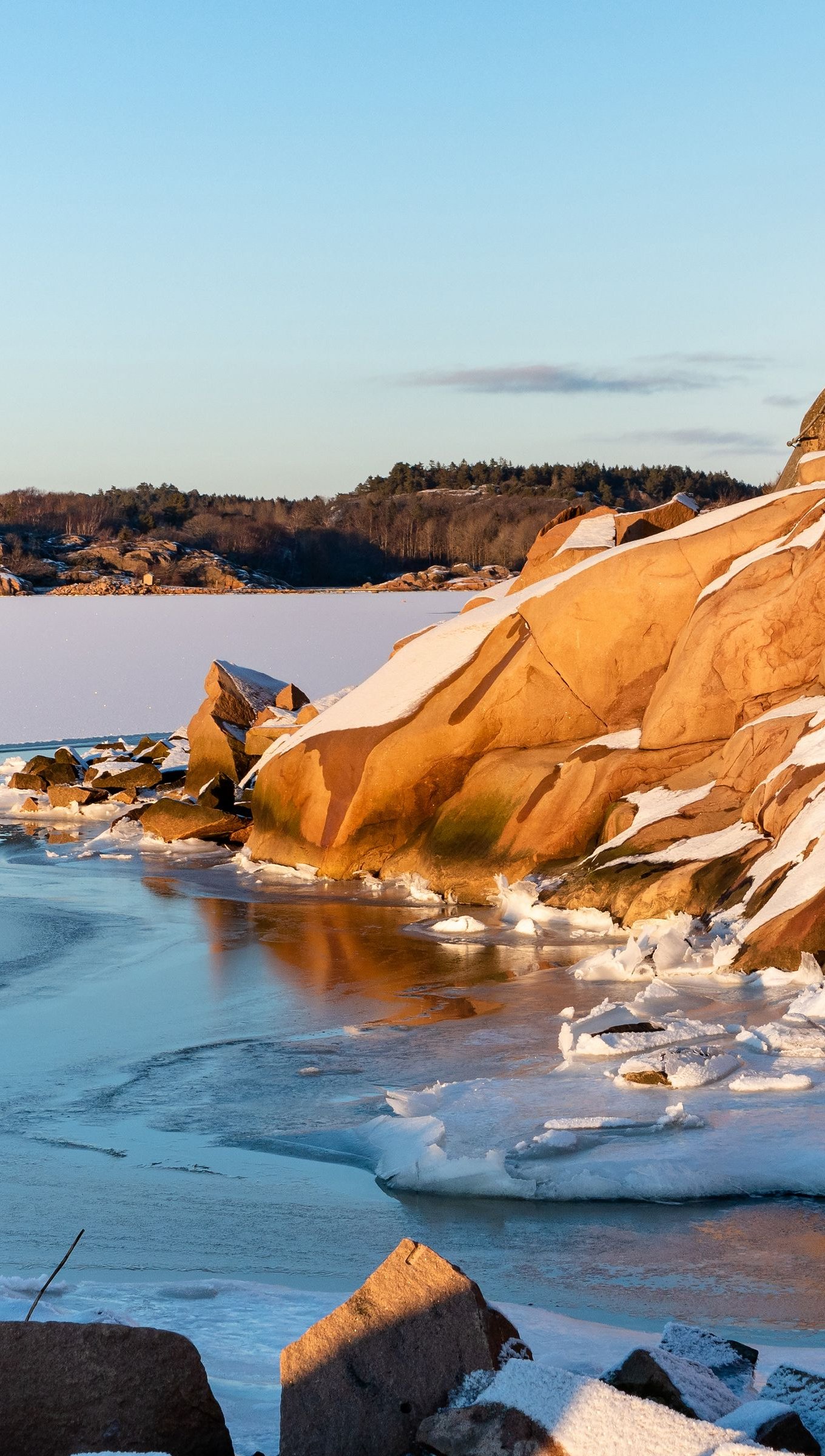 Rocas con hielo y nieve