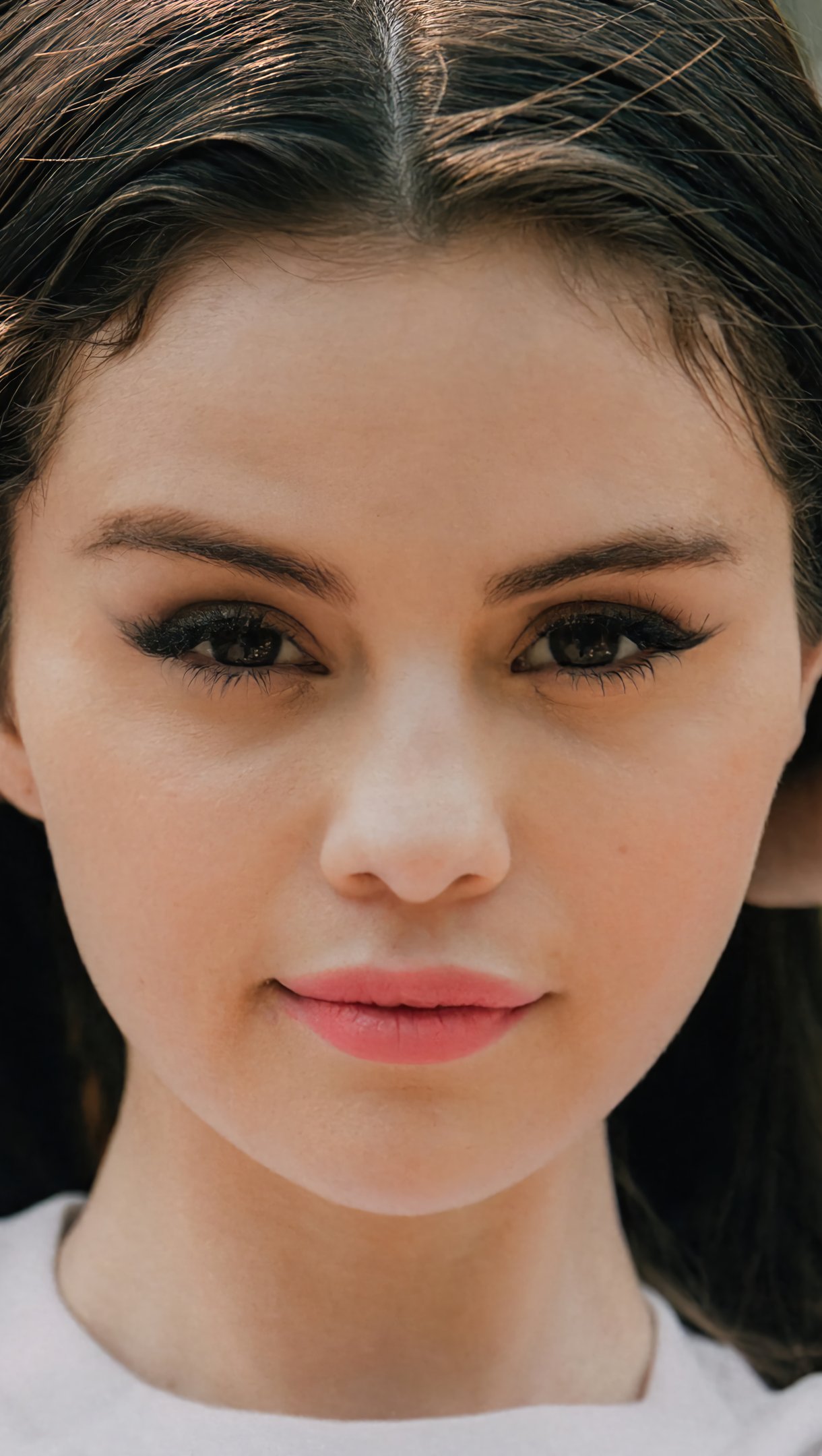 Rostro de Selena Gomez con maquillaje