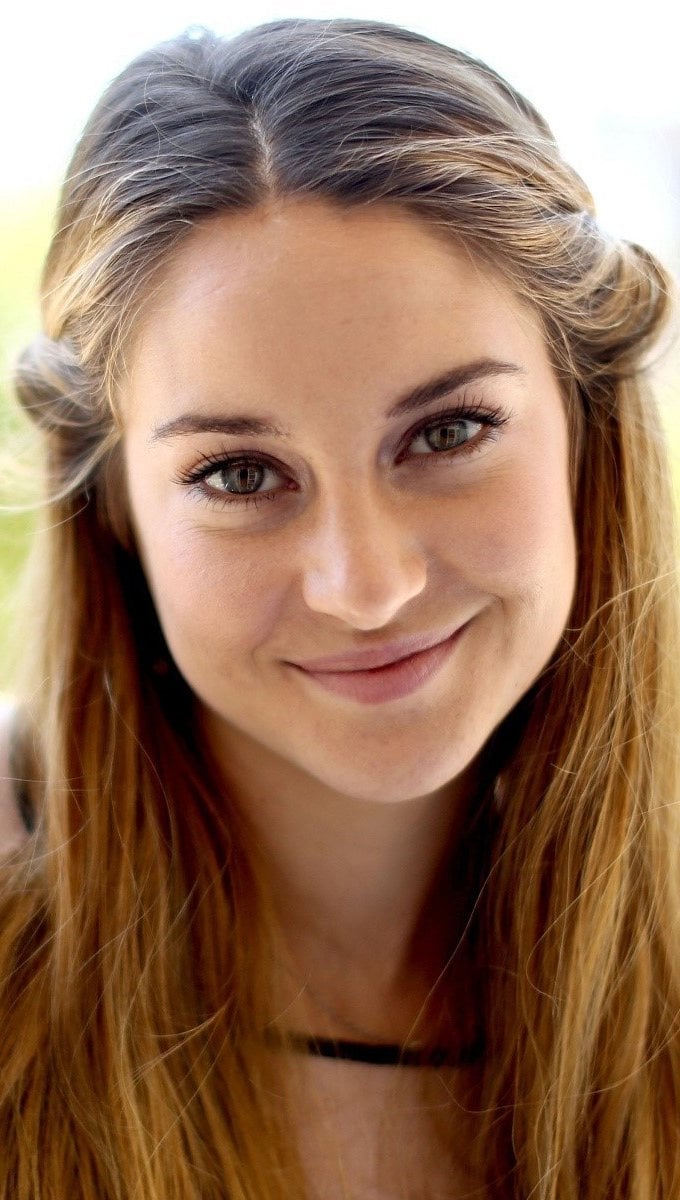 Shailene Woodley sonriendo