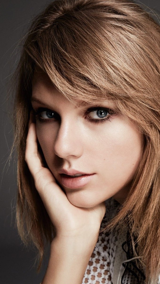 Taylor Swift lacia y de cabello corto