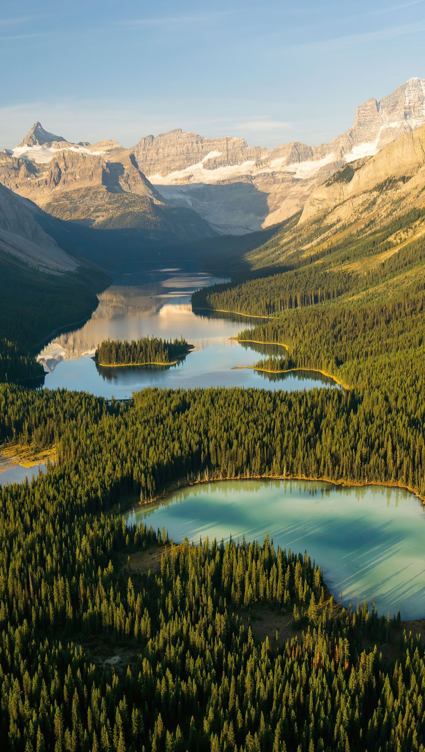 Valle y montañas en Alberta