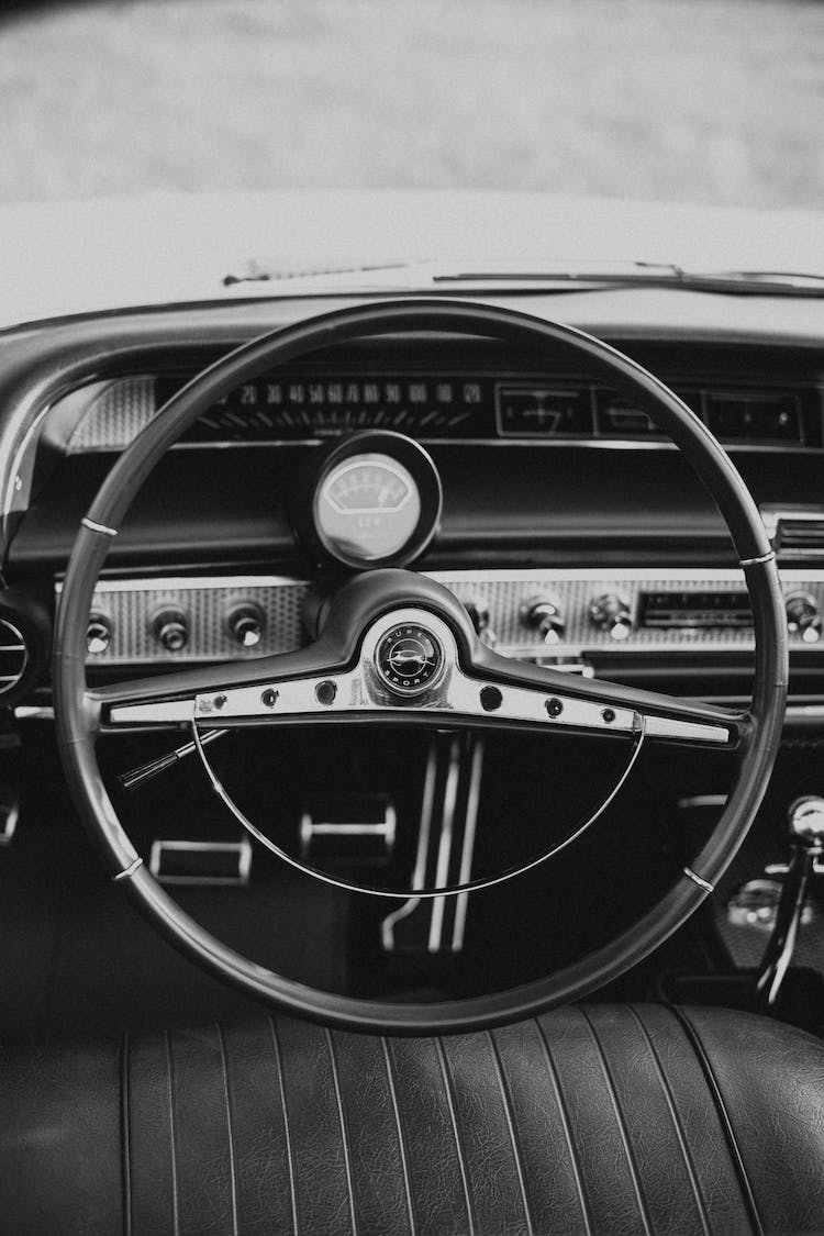 blanco y negro coche vintage interior del coche